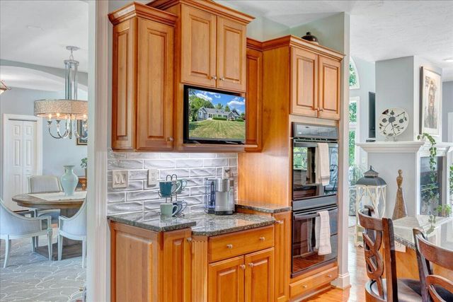 140 Peaks View DR, Moneta, VA 24121