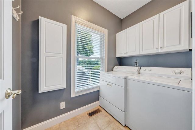 140 Peaks View DR, Moneta, VA 24121