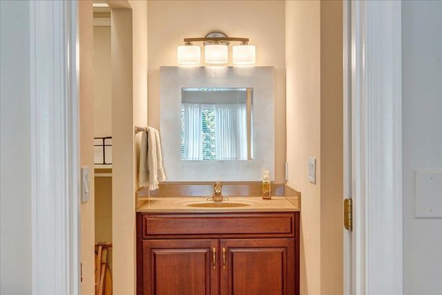 140 Peaks View DR, Moneta, VA 24121