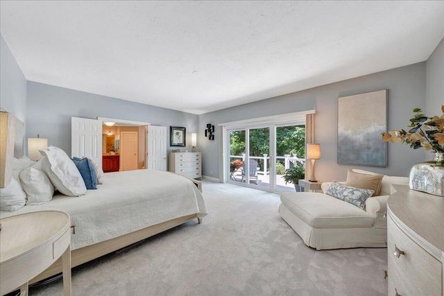 140 Peaks View DR, Moneta, VA 24121