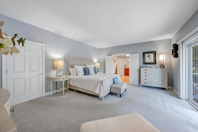 140 Peaks View DR, Moneta, VA 24121