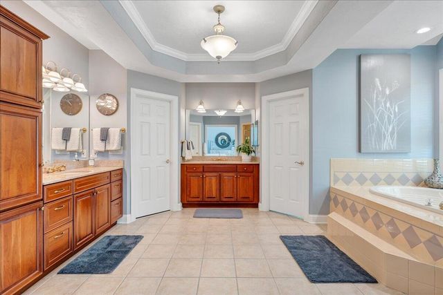 140 Peaks View DR, Moneta, VA 24121