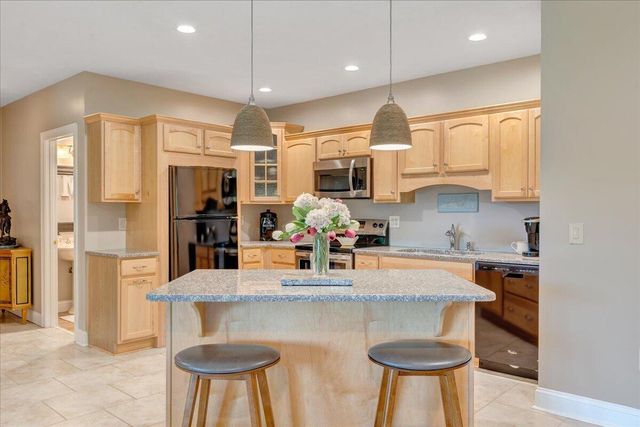 140 Peaks View DR, Moneta, VA 24121
