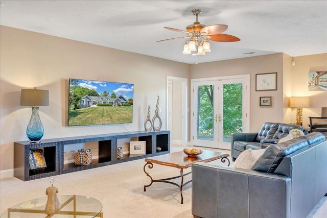 140 Peaks View DR, Moneta, VA 24121