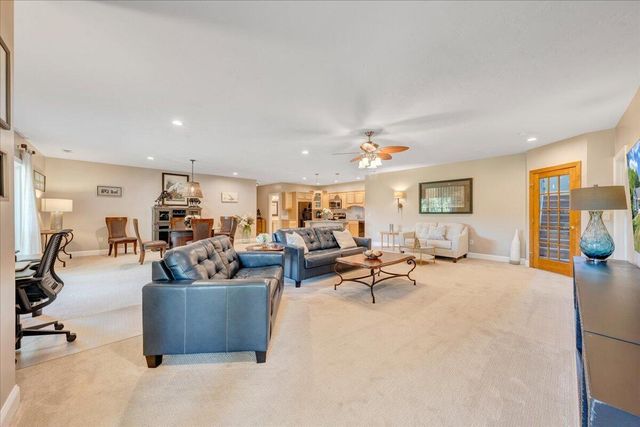140 Peaks View DR, Moneta, VA 24121