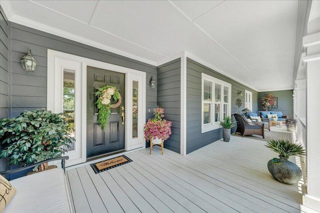 140 Peaks View DR, Moneta, VA 24121