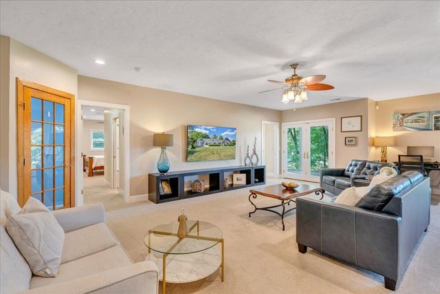 140 Peaks View DR, Moneta, VA 24121