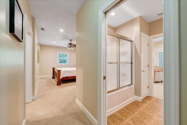140 Peaks View DR, Moneta, VA 24121
