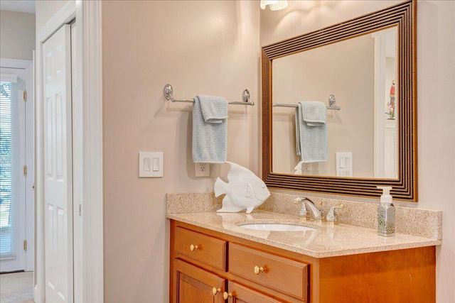 140 Peaks View DR, Moneta, VA 24121