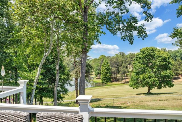 140 Peaks View DR, Moneta, VA 24121