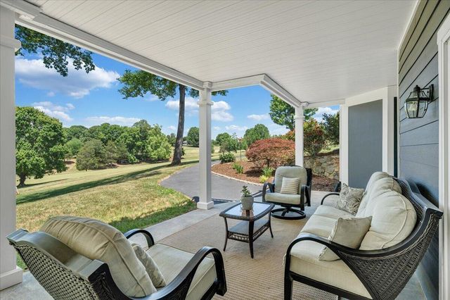 140 Peaks View DR, Moneta, VA 24121