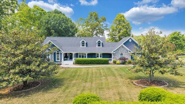 140 Peaks View DR, Moneta, VA 24121