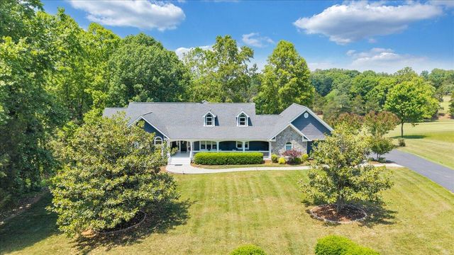 140 Peaks View DR, Moneta, VA 24121