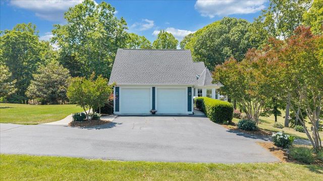 140 Peaks View DR, Moneta, VA 24121