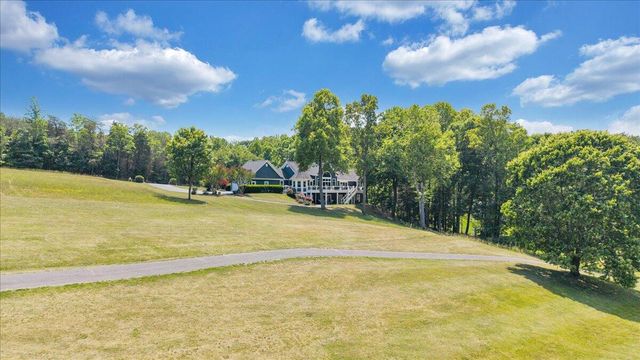 140 Peaks View DR, Moneta, VA 24121