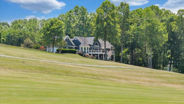 140 Peaks View DR, Moneta, VA 24121
