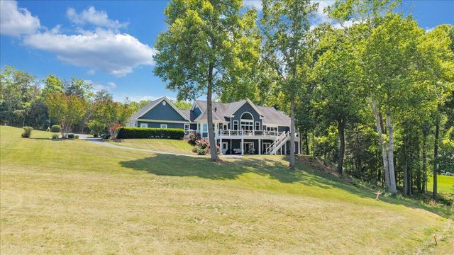 140 Peaks View DR, Moneta, VA 24121