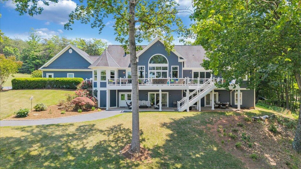 140 Peaks View DR, Moneta, VA 24121