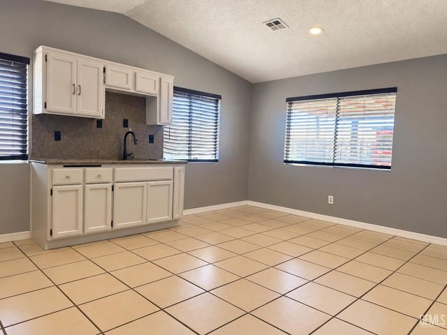 6507 Lost Canyon Court, Bakersfield, CA 93307