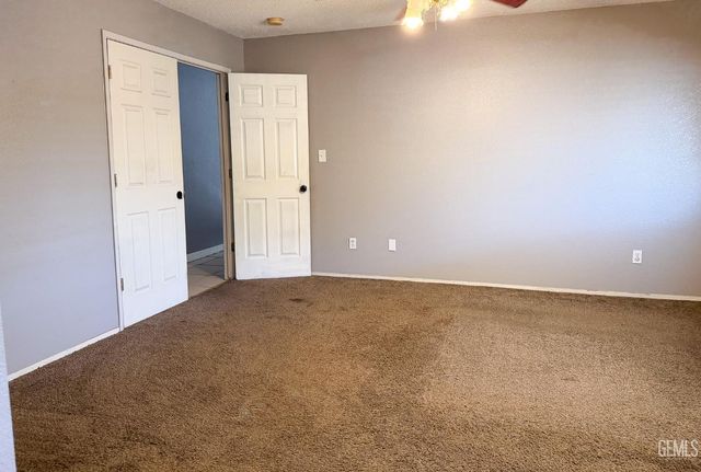 6507 Lost Canyon Court, Bakersfield, CA 93307