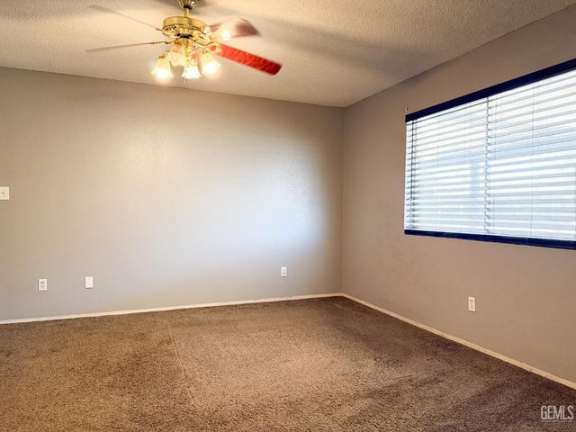 6507 Lost Canyon Court, Bakersfield, CA 93307