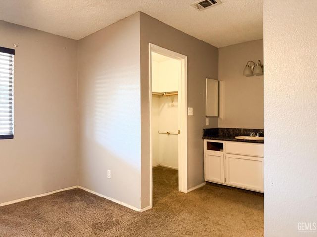 6507 Lost Canyon Court, Bakersfield, CA 93307