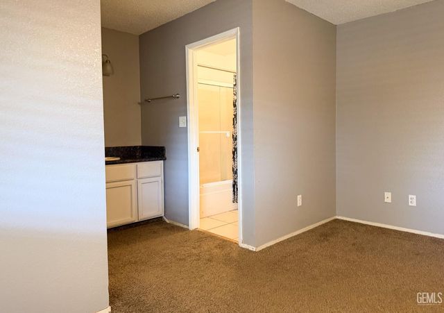 6507 Lost Canyon Court, Bakersfield, CA 93307