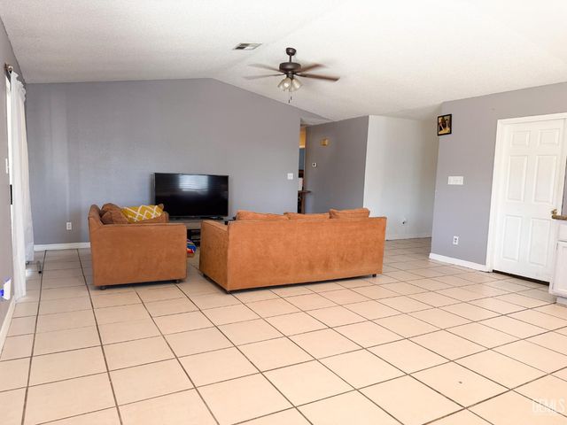 6507 Lost Canyon Court, Bakersfield, CA 93307