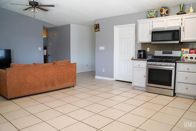 6507 Lost Canyon Court, Bakersfield, CA 93307