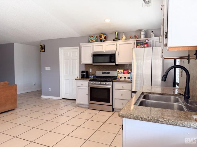 6507 Lost Canyon Court, Bakersfield, CA 93307