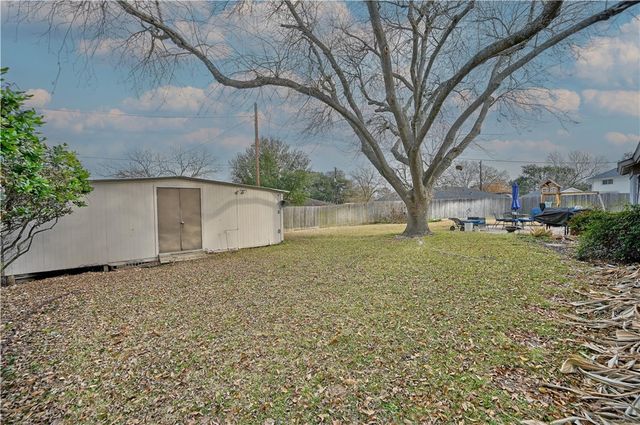 2007 Geney Street, Brenham, TX 77833