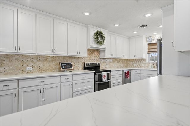 2007 Geney Street, Brenham, TX 77833