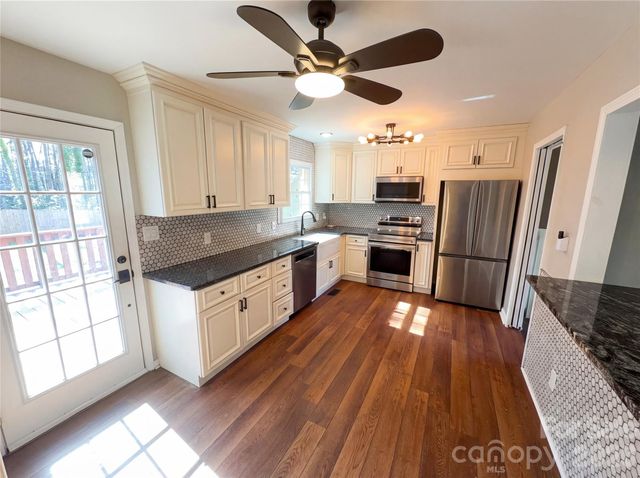 7700 Meadowdale Lane, Charlotte, NC 28212