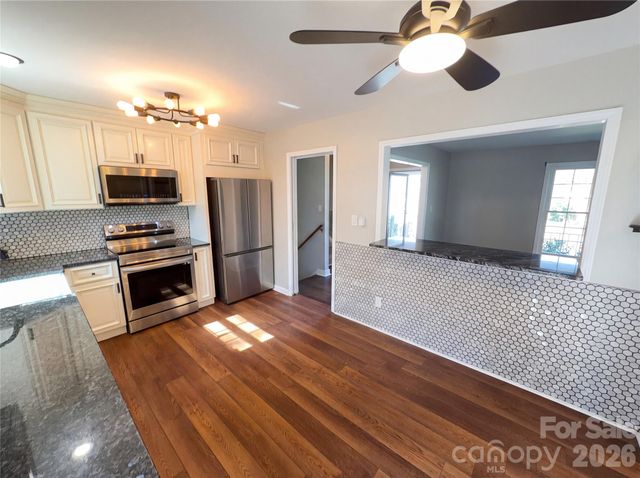 7700 Meadowdale Lane, Charlotte, NC 28212