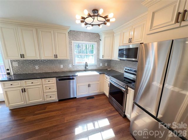 7700 Meadowdale Lane, Charlotte, NC 28212