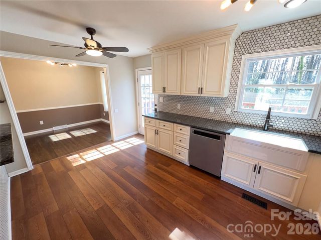 7700 Meadowdale Lane, Charlotte, NC 28212