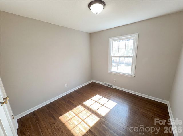 7700 Meadowdale Lane, Charlotte, NC 28212