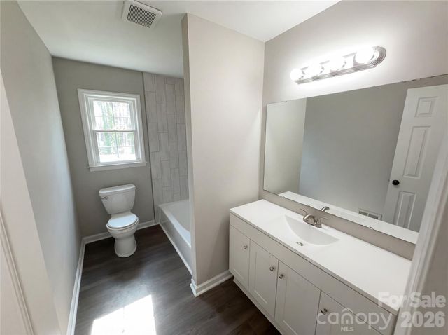 7700 Meadowdale Lane, Charlotte, NC 28212