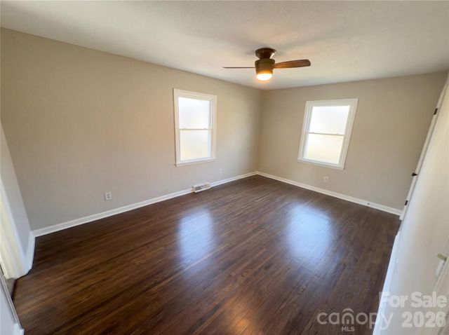 7700 Meadowdale Lane, Charlotte, NC 28212