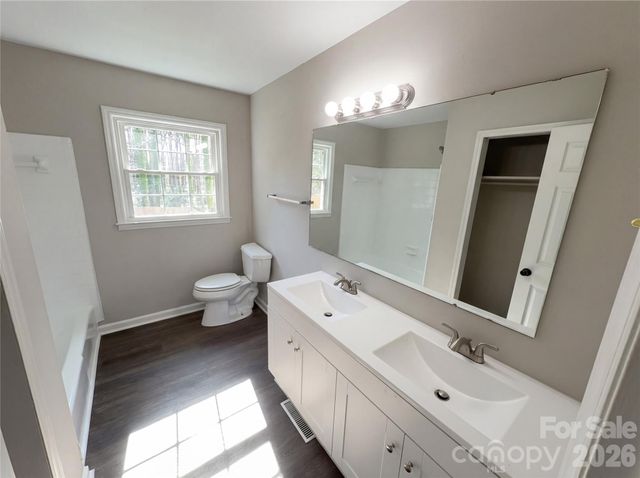 7700 Meadowdale Lane, Charlotte, NC 28212