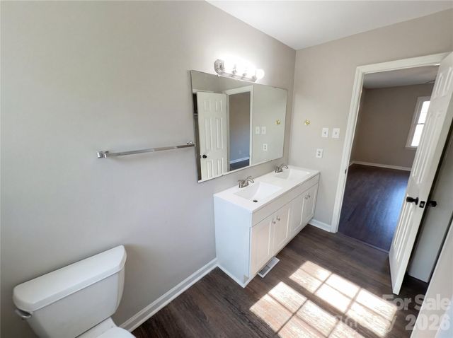 7700 Meadowdale Lane, Charlotte, NC 28212