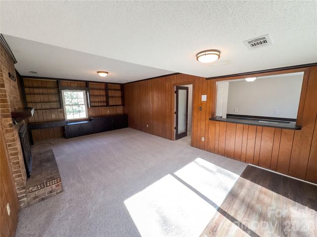 7700 Meadowdale Lane, Charlotte, NC 28212