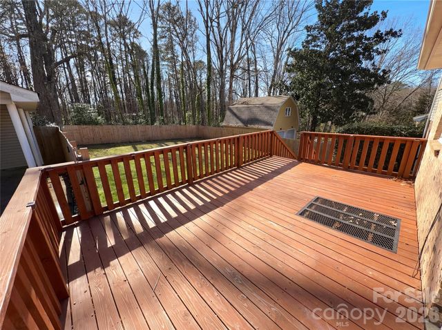 7700 Meadowdale Lane, Charlotte, NC 28212