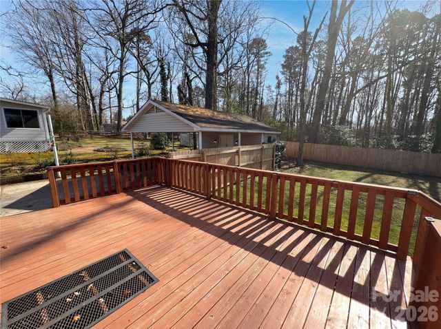 7700 Meadowdale Lane, Charlotte, NC 28212