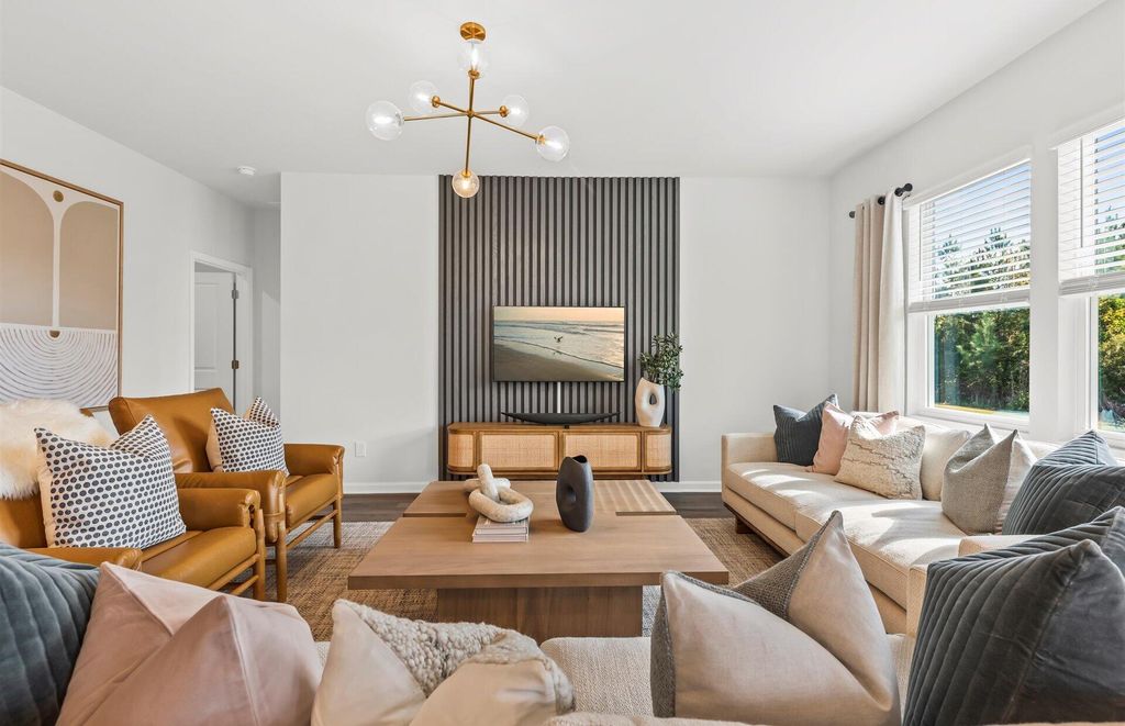 Image 2 of property listing at 856 Meadowbrook Lane, Summerville, SC 29486