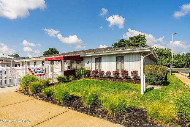 31 Redhook Bay Drive, Toms River, NJ 08757