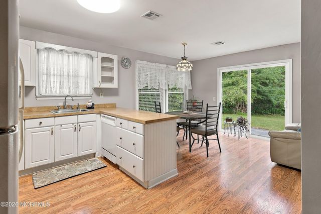 31 Redhook Bay Drive, Toms River, NJ 08757