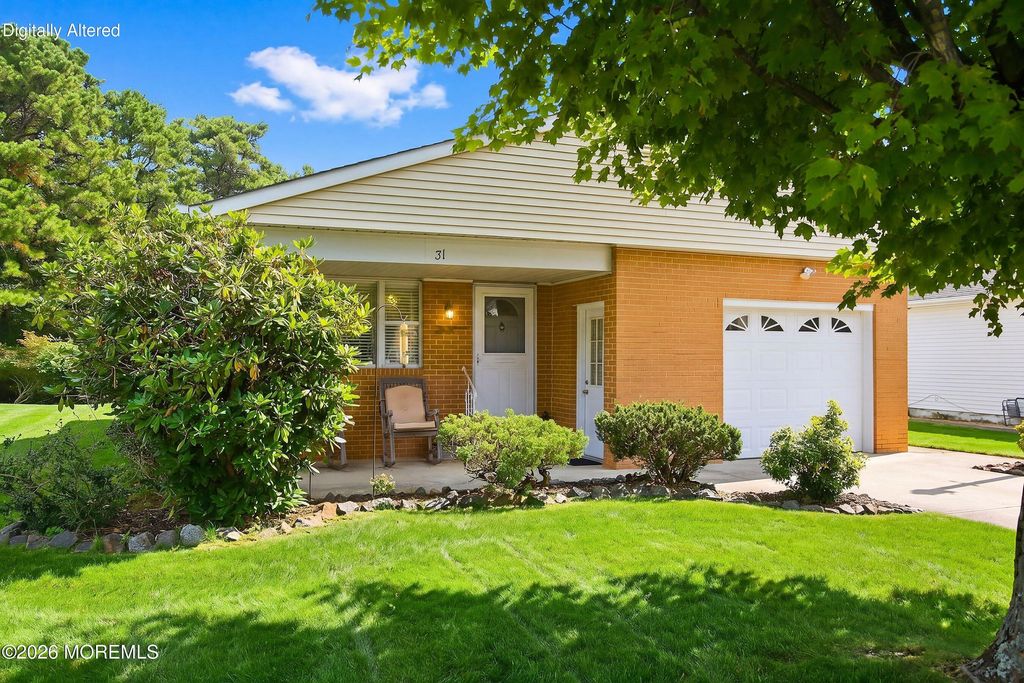 31 Redhook Bay Drive, Toms River, NJ 08757