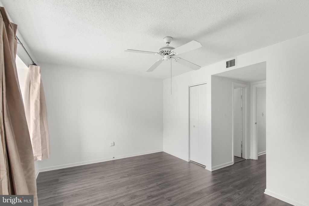 Image 2 of property listing at 228 CANAL DR #G-208, Salisbury, MD 21804