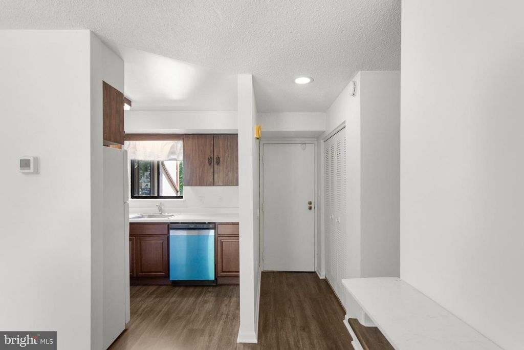 Image 12 of property listing at 228 CANAL DR #G-208, Salisbury, MD 21804